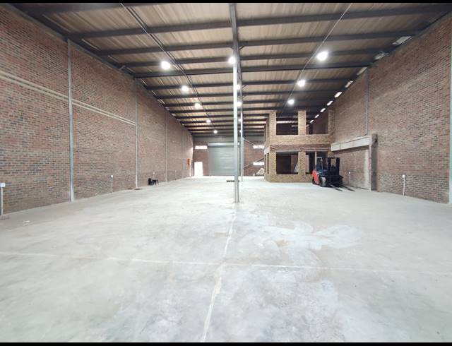1,000M² WAREHOUSE TO LET IN ROSSBURGH